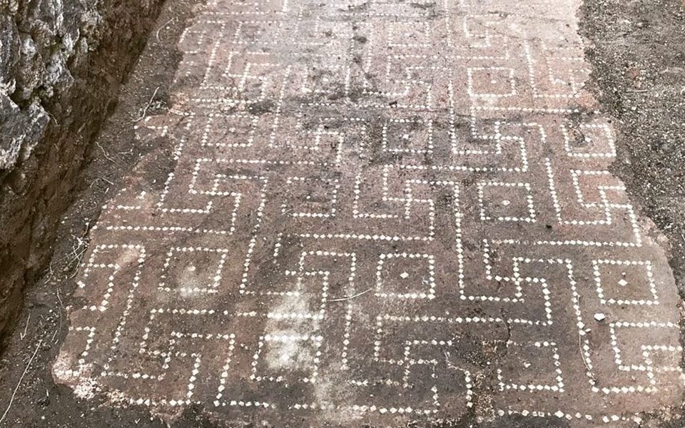 Scavi di Pompei, dai lavori di restauro scoperta un’antica pavimentazione